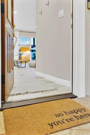 House, Accessible - Designer Coastal Paradise w Pool - Steps to Beach (Carlsbad)