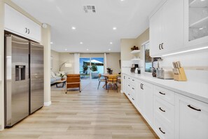 House, Accessible - Designer Coastal Paradise w Pool - Steps to Beach (Carlsbad)