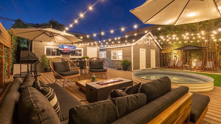Designer Luxe Compound w Pool-steps to Best Dining