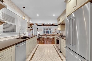 House - Designer Luxe Compound w Pool-steps to Best Dining (San Diego)