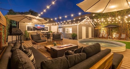 Designer Luxe Compound w Pool-steps to Best Dining