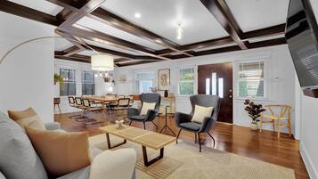 House | 4 bedrooms, Internet