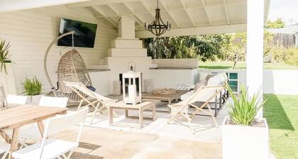 Stunning Beach Hideaway w Luxury Outdoor Living