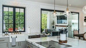 House - Spacious 5 BR Near Heart of South Park (San Diego)