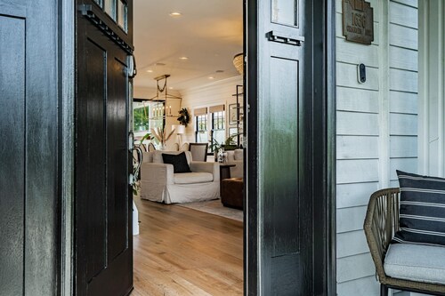 Spacious 5 BR Near Heart of South Park