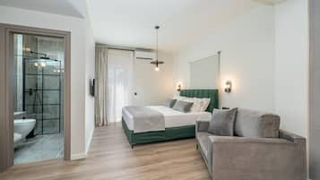 Suite estudio Deluxe | Caja de seguridad en la habitación y escritorio