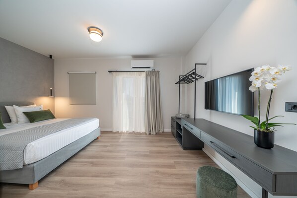 Suite studio Deluxe | Coffre-fort, bureau, espace de travail pour ordinateurs portables
