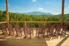 14 bedrooms - Breathtaking 14br Cabin Elevator Views Games Hot Tubs Galore (Sevierville)