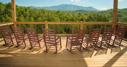 Breathtaking 14br Cabin Elevator Views Games Hot Tubs Galore