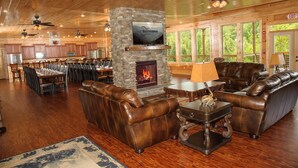14 bedrooms - Breathtaking 14br Cabin Elevator Views Games Hot Tubs Galore (Sevierville)
