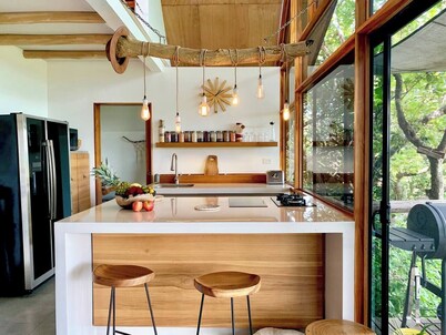 Modern Tree-House with beautiful mountain views