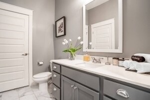 Apartment | Bathroom
