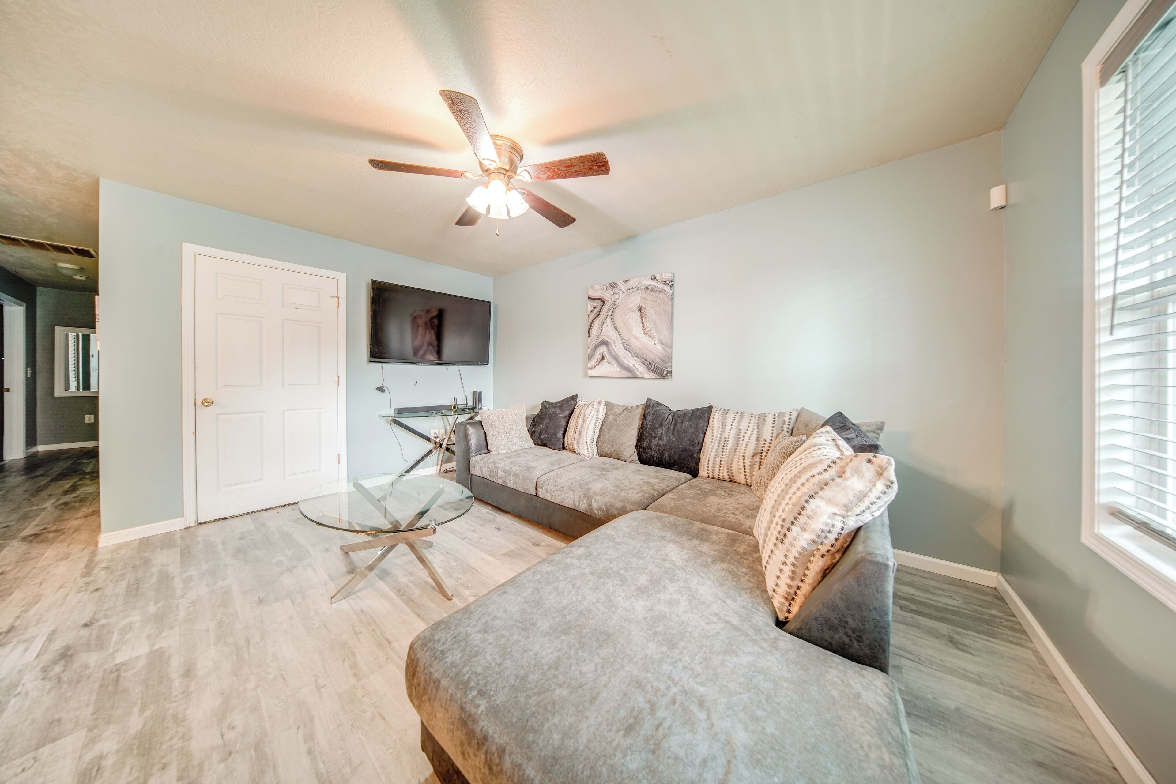 Quaint Erie Home w/ Smart TVs & Yard: 3 Mi to Lake