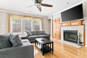 Smart TV, fireplace, foosball - Spacious & Modern Pool Retreat Near DFW Metroplex! (Grand Prairie)