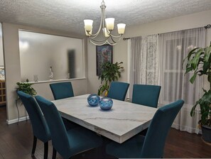8 camere