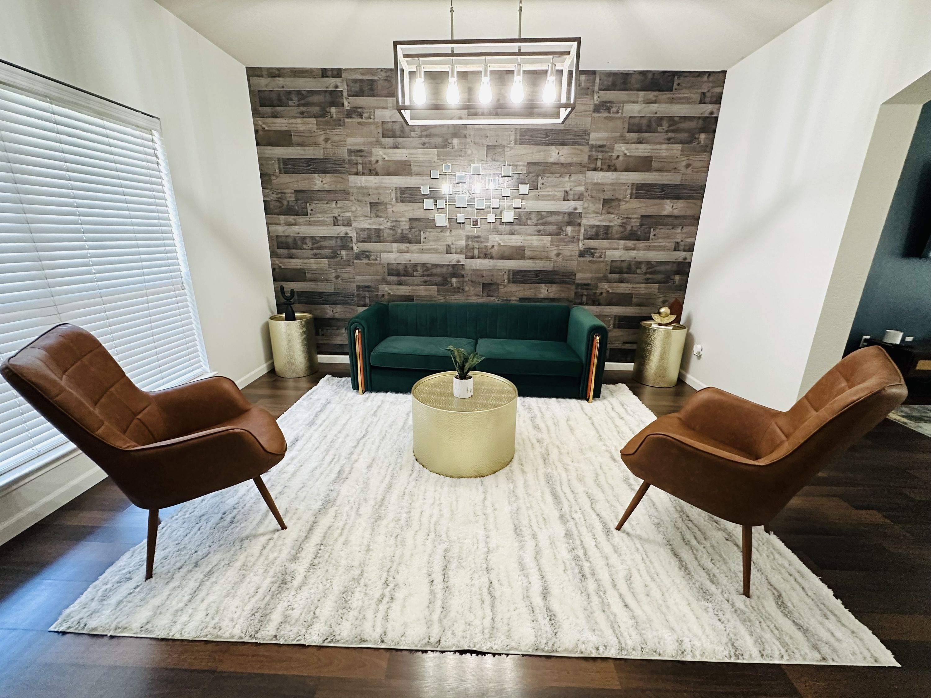 House | 8 bedrooms, desk