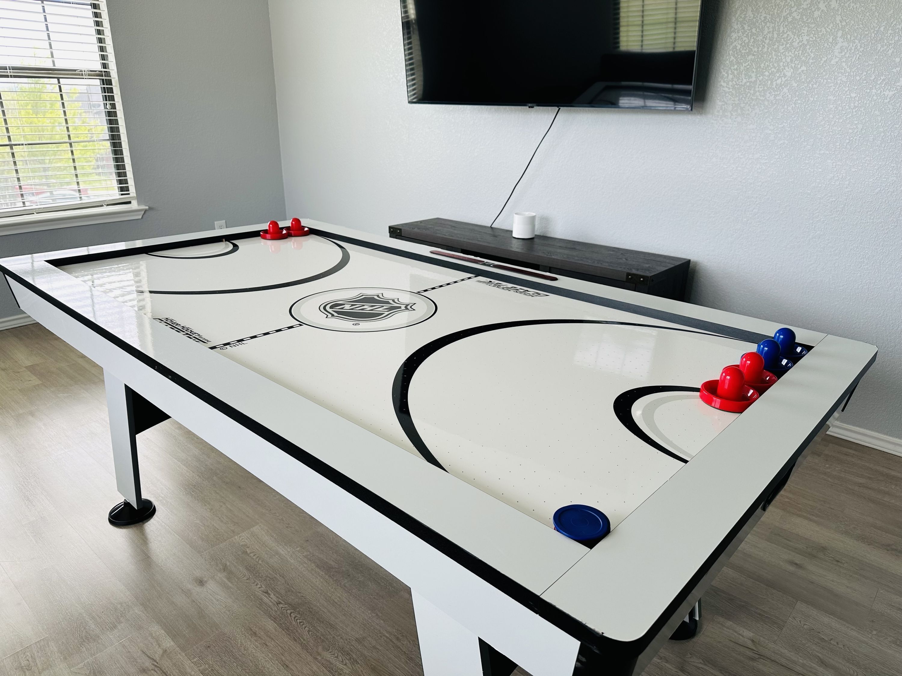 House | 8 bedrooms, desk