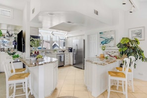 Interior - Shoreline Villa by Avantstay Steps to the Beach, Bay, & Pier! (Newport Beach)