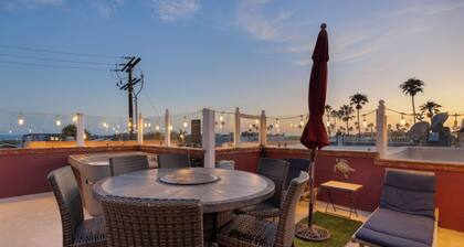 Shoreline Villa by Avantstay Steps to the Beach, Bay, & Pier!