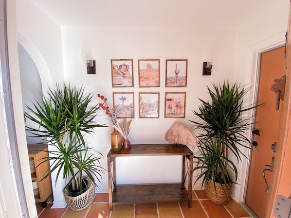 Interior - Charming 2-bedroom house with WiFi, AC in welcoming Yucca Valley (Yucca Valley)