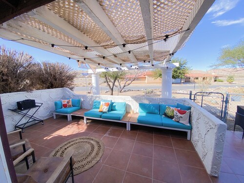 Charming 2-bedroom house with WiFi, AC in welcoming Yucca Valley