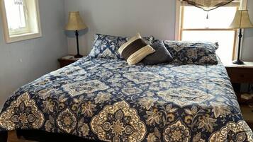 4 bedrooms, desk, iron/ironing board, travel crib