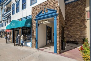 Exterior detail - Riverfront Luxury- Minutes to Skiing+Garage+Walk to shops & restaurants! (Edwards)