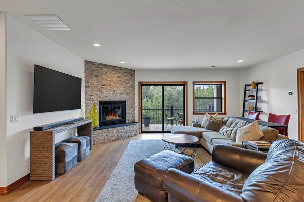 Smart TV, chimenea, impresora