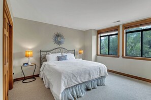 3 chambres, bureau, Wi-Fi gratuit, draps fournis