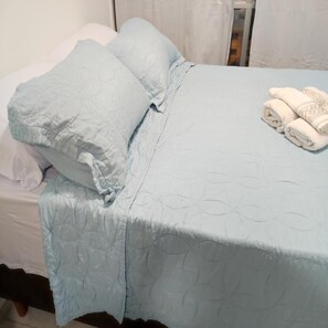 1 soverom, skrivebord for bærbar PC og wi-fi (inkludert)