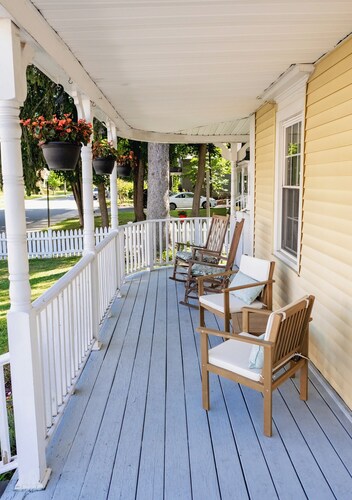 Solomon Ely Homestead - Charming Pittsfield Stay