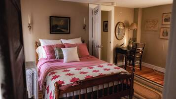 4 bedrooms, desk, iron/ironing board, free WiFi