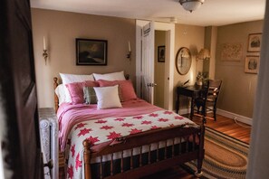 4 bedrooms, desk, iron/ironing board, free WiFi