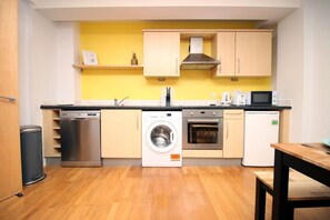 Kühlschrank, Mikrowelle, Ofen, Geschirrspüler