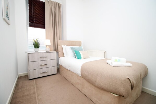 2 bedrooms, iron/ironing board, WiFi