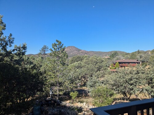 Charming 2-bedroom house in terrific Prescott with WiFi, AC