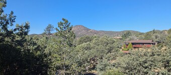 Charming 2-bedroom house in terrific Prescott with WiFi, AC