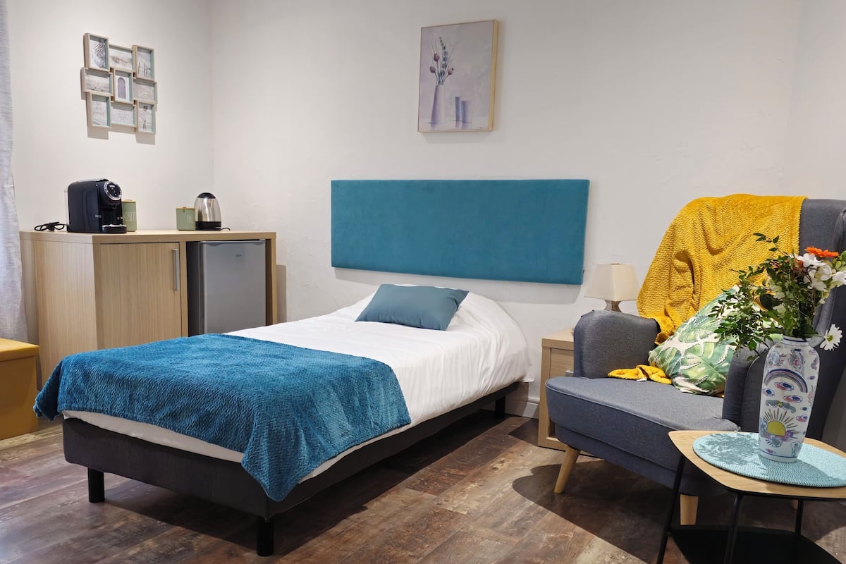 Comfort Single Room | Premium bedding, in-room safe, individually decorated, laptop workspace