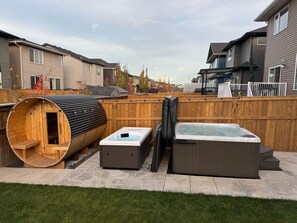 Outdoor spa tub
