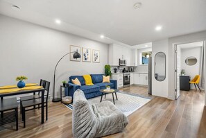 Smart TV, fireplace - Southern Horizons | Mini Nordic Spa | Fenced Yard (Cochrane)