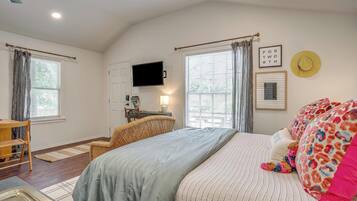 Skrivbord och sängkläder