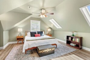 4 habitaciones, escritorio y tabla de planchar con plancha 