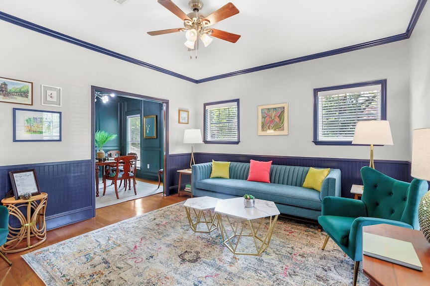 Artistic Downtown Ocean Springs Retreat. Hot Tub, Speakeasy Game Room, Fire Pit, Golf Cart Rental, Walk To Beach - Biloxi, MS