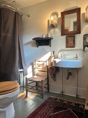 Jetted bath, hair dryer, towels, soap