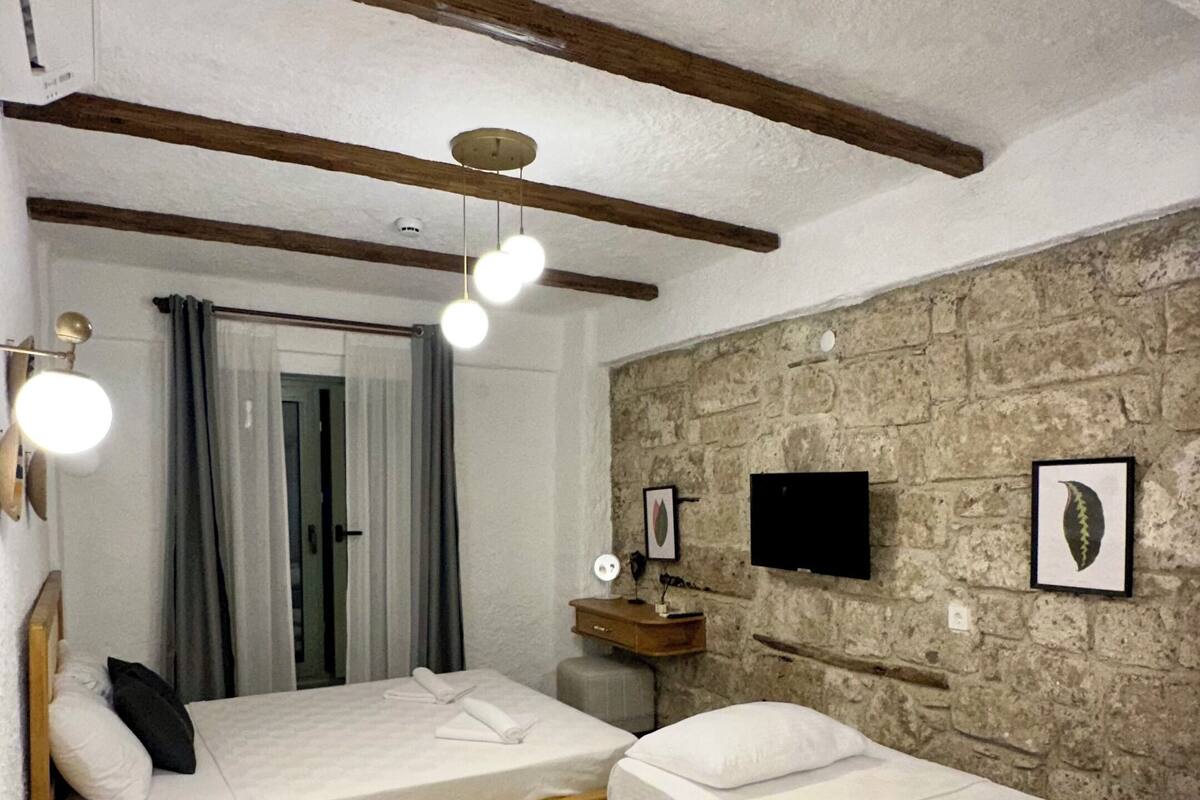 Soundproofing, free WiFi