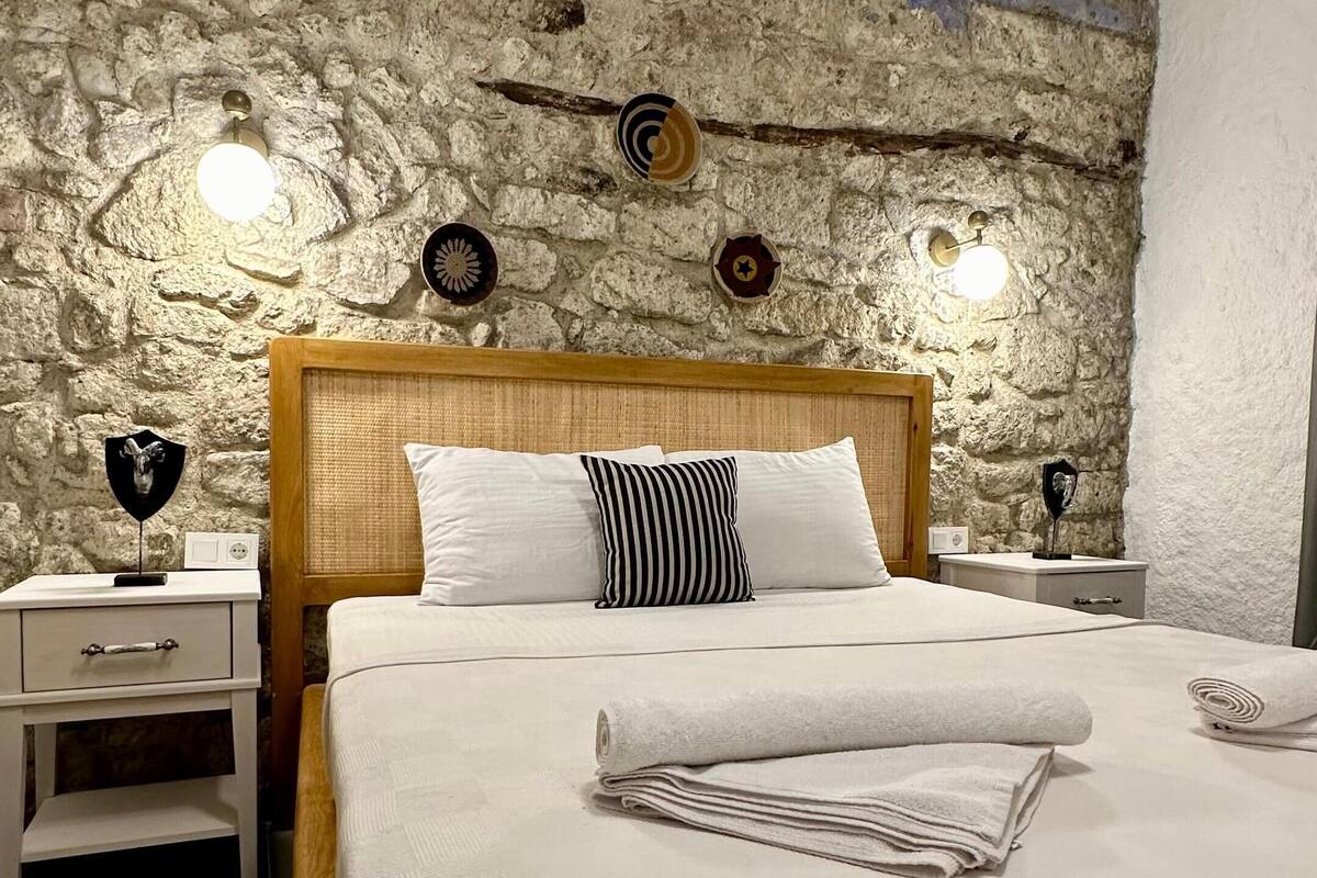 Soundproofing, free WiFi