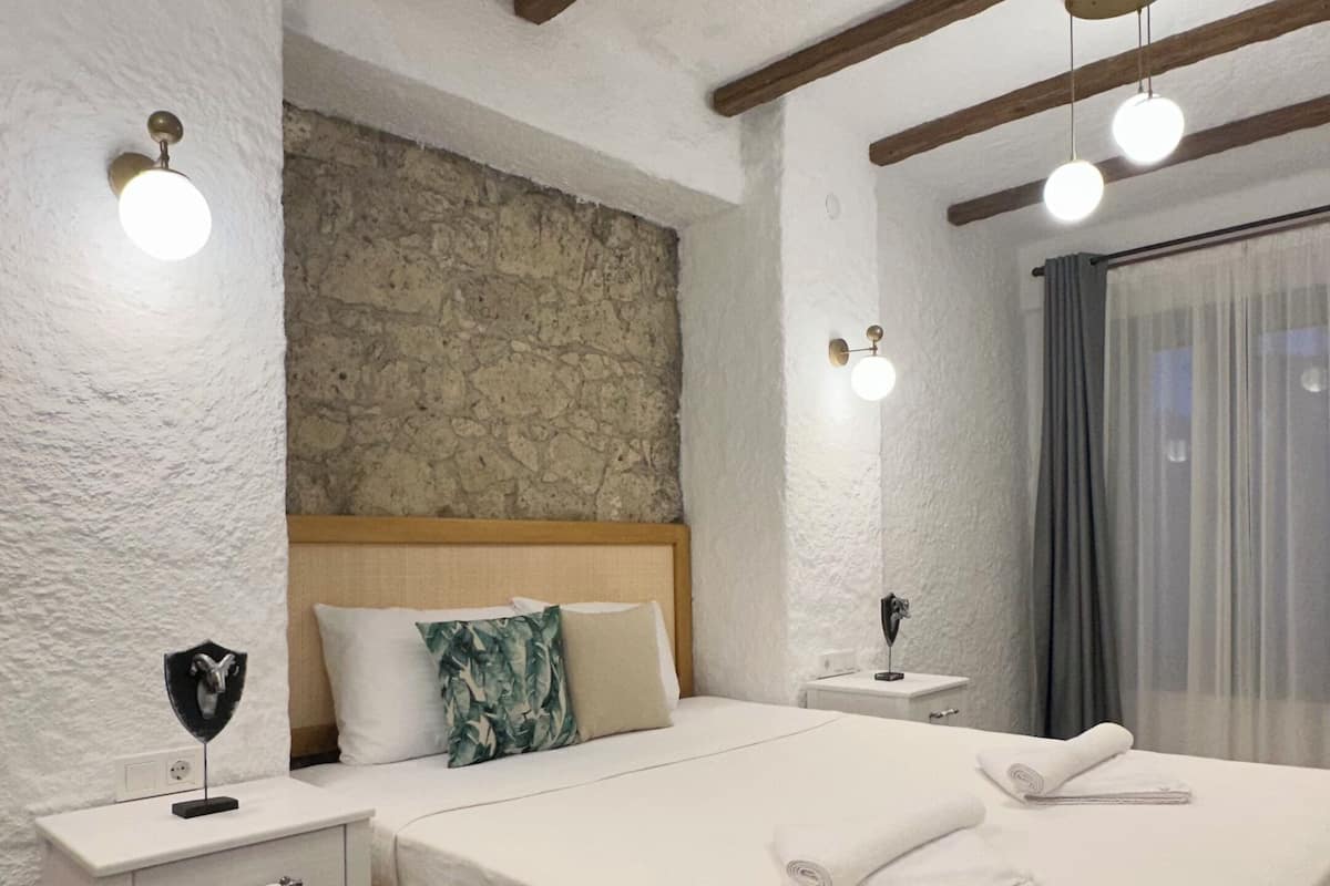 7 bedrooms, soundproofing, free WiFi