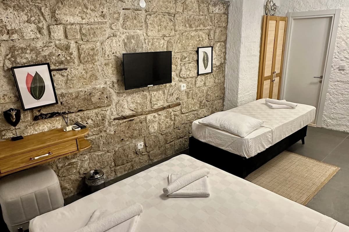 7 bedrooms, soundproofing, free WiFi