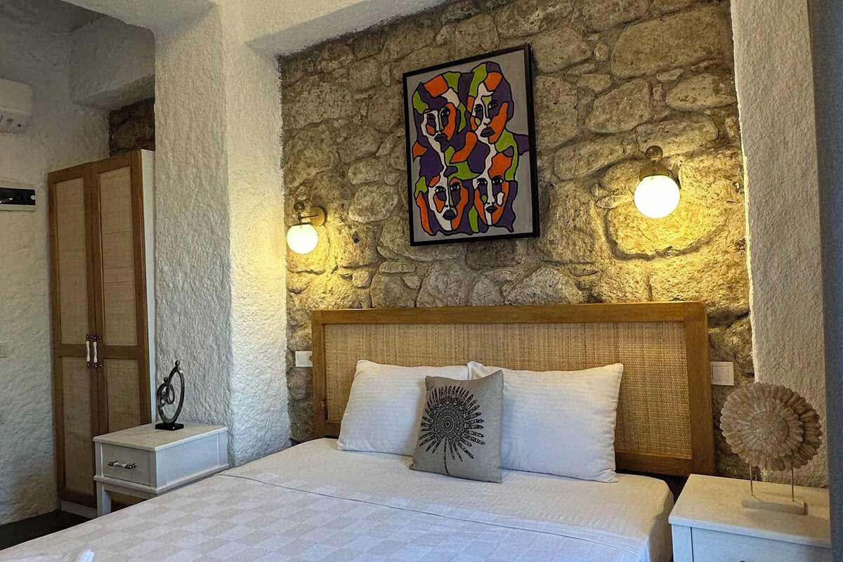 Classic Suite, 1 King Bed, Garden View