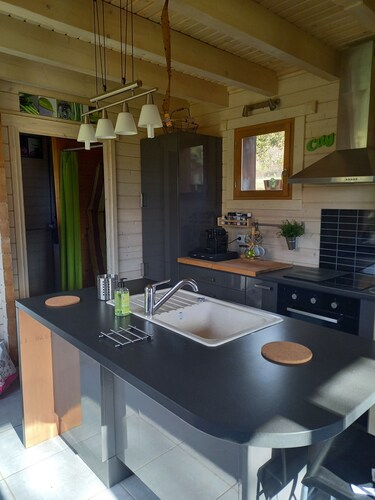 Chalet tout confort en Ardeche: un havre de paix dans une nature somptueuse.